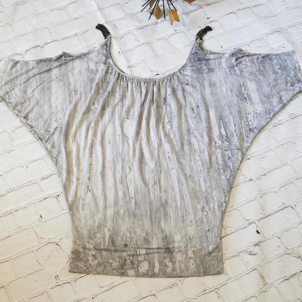 COLD SHOULDER TOP BY KCC